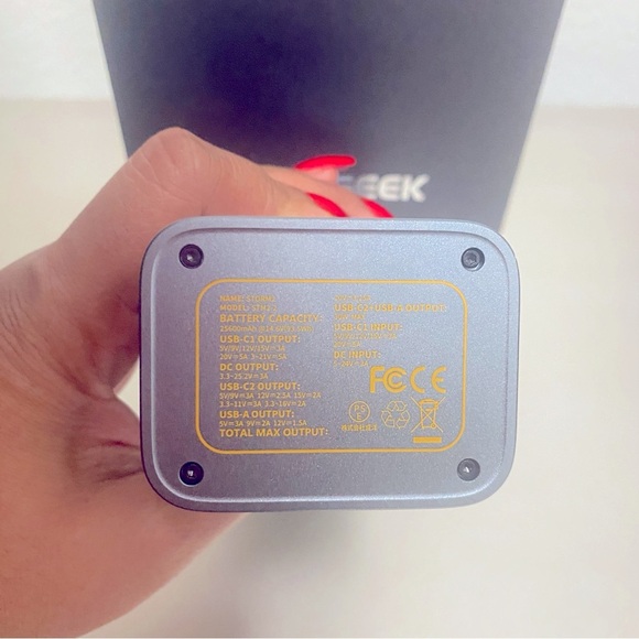 NIB Sealed Shargeek Storm 2 Portable Charger 100W 25600mAh Power Bank - Picture 11 of 16